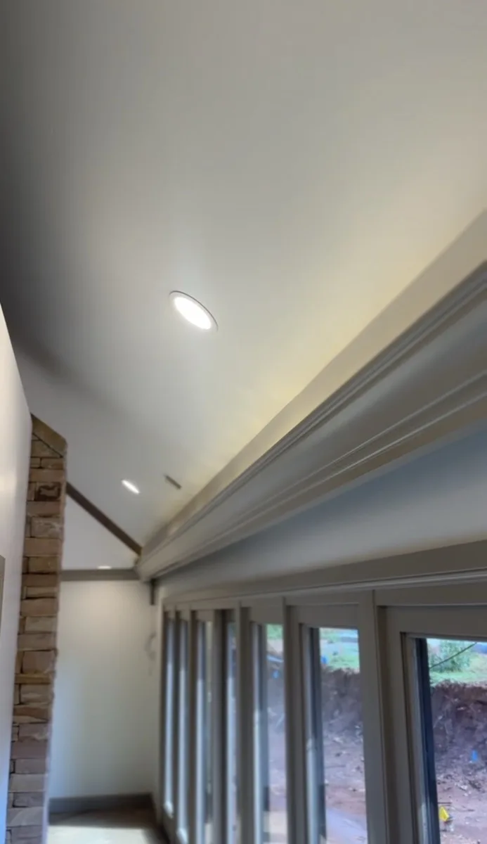 Vaulted ceiling with recessed lighting during new construction